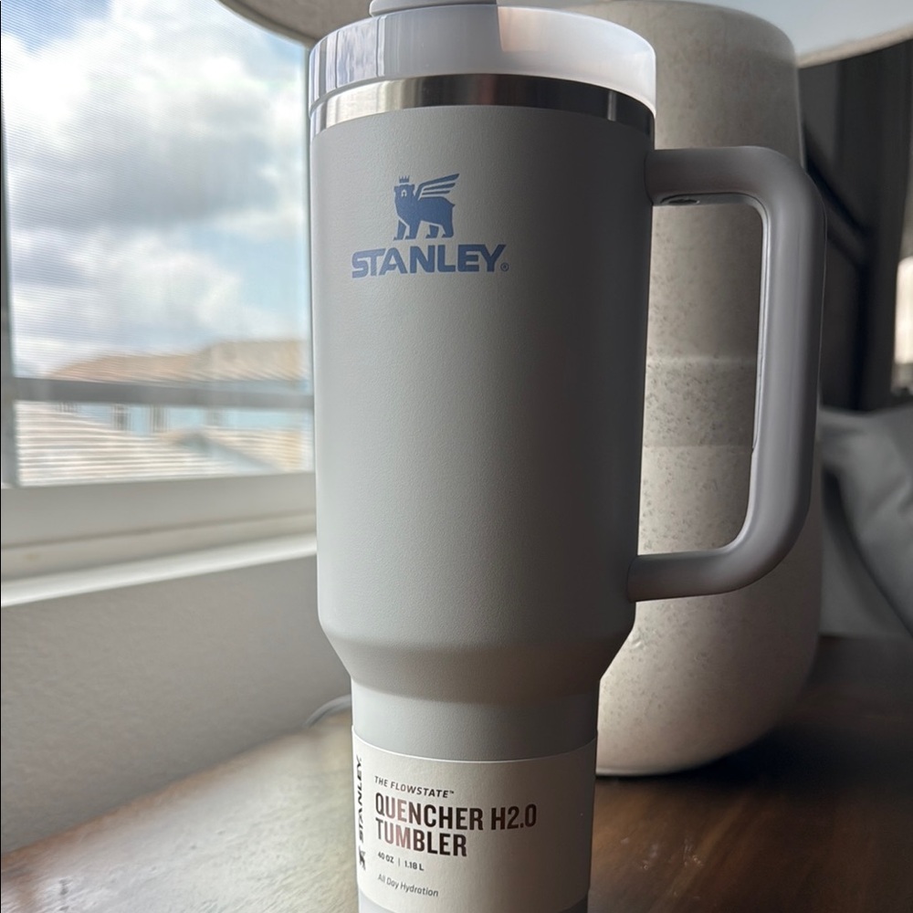 Stanley Gray Quencher Tumbler